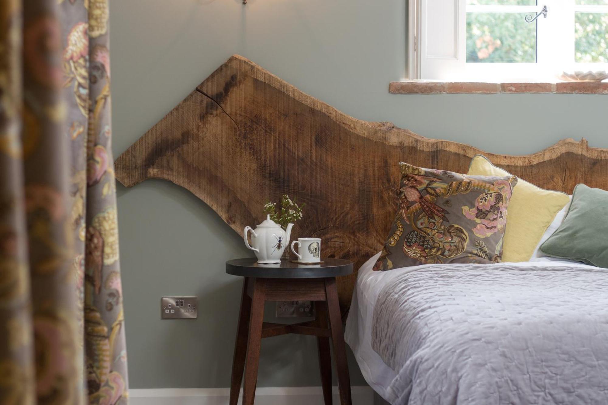 The Brisley Bell Quarto foto